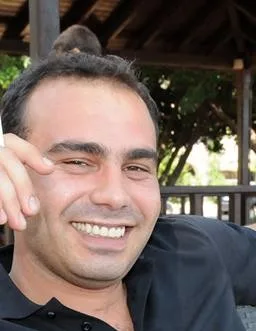 Hakkımda: Teknoloji ve Enerjinin Kesişiminde Bir Yolculuk